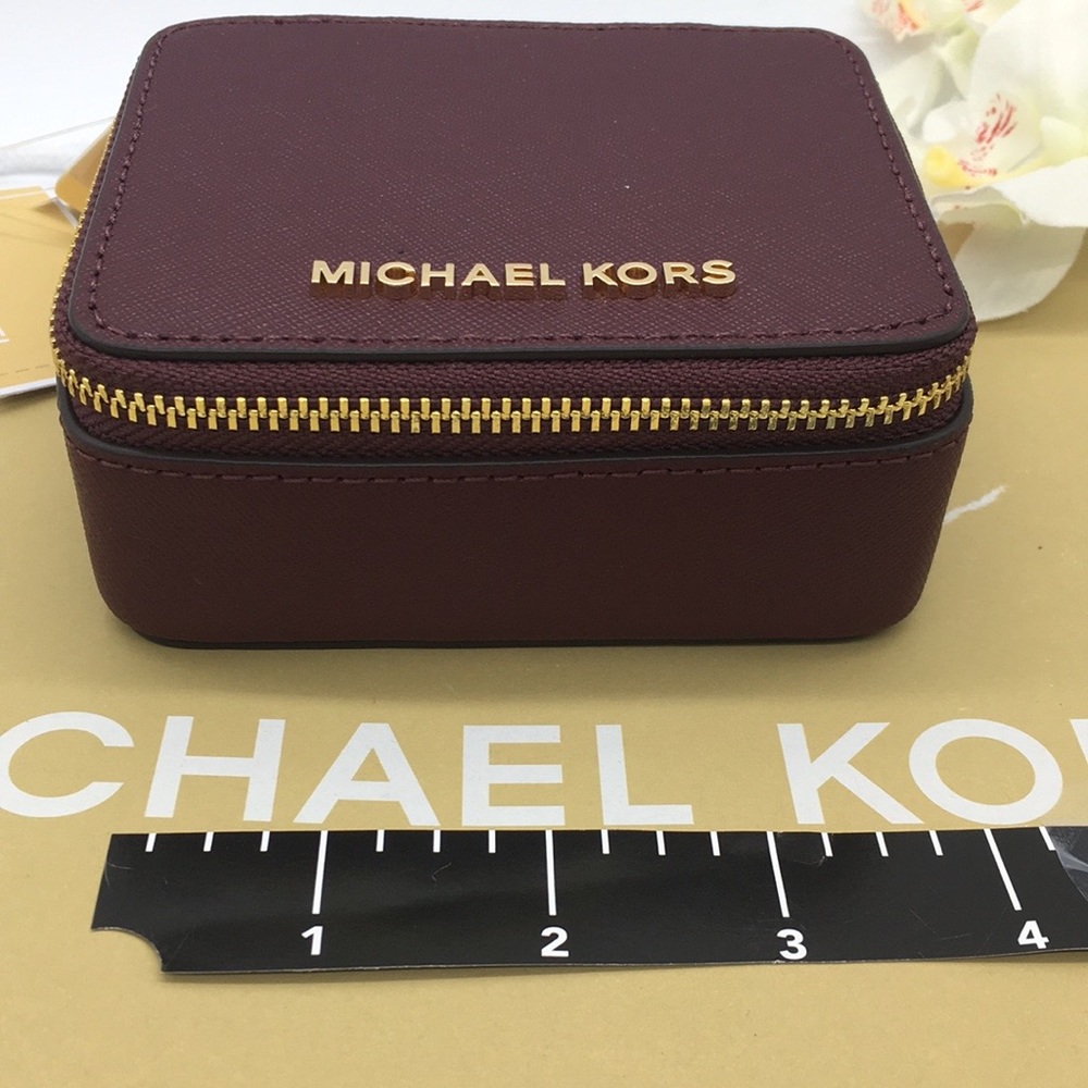 MICHAEL KORS GIFTABLES SM JEWELRY CASE MERLOT - Picture 2 of 8